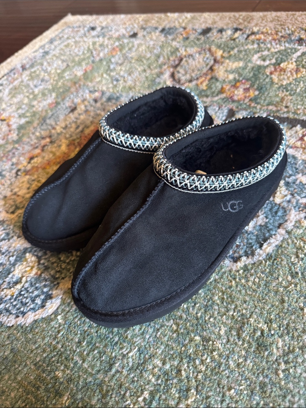 UGG TASMAN SLIPPERS IN SZ KIDS 5…GREAT PREOWNED CONDITION!